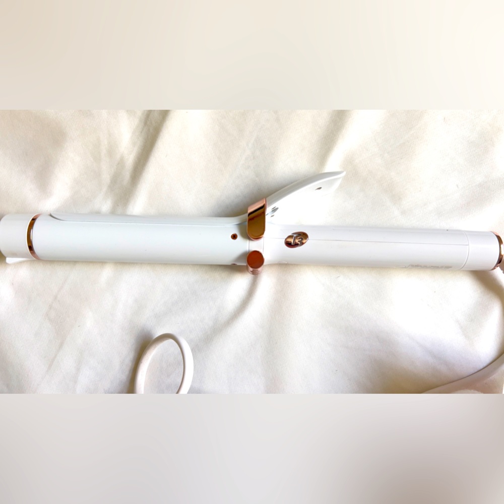 🚨FLASH SALE🚨T3-SinglePass Curl 1.25" Ceramic Long Barrel Curling and Wave Iron